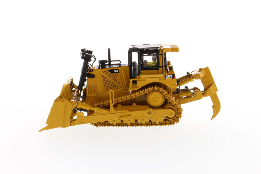 1:50 CAT D8T Track-Type Tractor with 8U blade